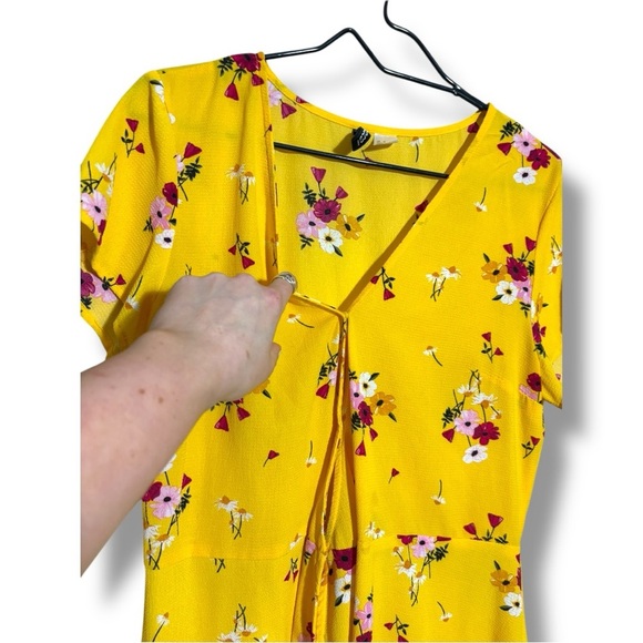 Divided By H&M Sunny Bright Yellow Floral Wrap Short Sleeve Mini Dress - Picture 15 of 16